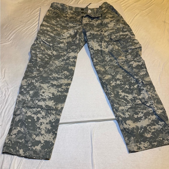 Digital Camo Men's Cargo Pants - Picture 1 of 6